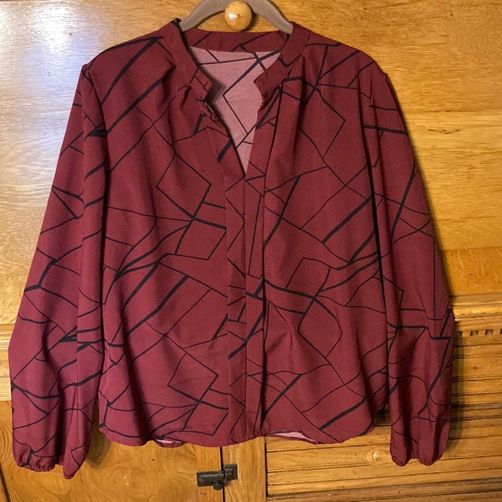 SHEIN Burgundy Lagenlook Geometric Print Split Neck Blouse Size L Casual Chic - Picture 1 of 6